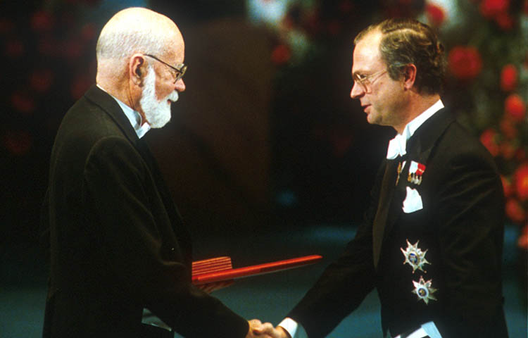 Thomas receiving Nobel Prize